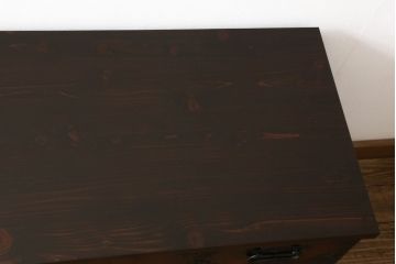 明治〜大正の東北衣装箪笥下段をリペア&カスタム!天板は左右前面が少し出るように取り付け。脚は高さを調節し取り付け。(時代箪笥、和タンス、収納たんす、引き出し)