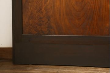 組子帯戸4枚をリペア&カスタム!高さと幅をリサイズし、レーザー加工による組子デザインの枠を製作。表はクリアガラス、裏はすりガラスに交換。色味は当店商品を参考に着色。(引き戸、帯戸)