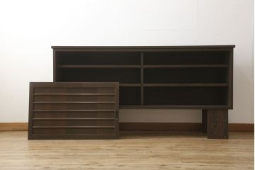 サイドボードをリペア&カスタム!元々付いている脚4本と支えを取り外し、左側前面のみ指定の脚を取り付け。本体の色味はそのままに、新たに取り付けた脚は本体に合わせて着色。(テレビボード、テレビ台、収納棚、戸棚、キャビネット)