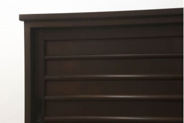 サイドボードをリペア&カスタム!元々付いている脚4本と支えを取り外し、左側前面のみ指定の脚を取り付け。本体の色味はそのままに、新たに取り付けた脚は本体に合わせて着色。(テレビボード、テレビ台、収納棚、戸棚、キャビネット)