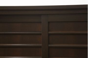 サイドボードをリペア&カスタム!元々付いている脚4本と支えを取り外し、左側前面のみ指定の脚を取り付け。本体の色味はそのままに、新たに取り付けた脚は本体に合わせて着色。(テレビボード、テレビ台、収納棚、戸棚、キャビネット)
