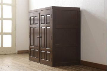 ワードローブの見た目を変えずに綺麗にリペア!現状の品物に合わせて1トーン程落ち着いた色に着色。(収納棚、戸棚、キャビネット)