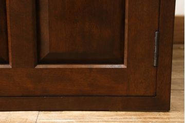 ワードローブの見た目を変えずに綺麗にリペア!現状の品物に合わせて1トーン程落ち着いた色に着色。(収納棚、戸棚、キャビネット)