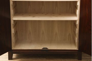 サイドボードをリペア&カスタム!棚板を2枚新規製作し、脚を取り付け。現状のお品物に合わせて1トーン程落ち着いた色に着色。(引き出し、着物箪笥、衣装タンス、収納箪笥)