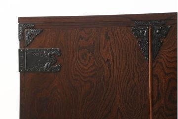 サイドボードをリペア&カスタム!棚板を2枚新規製作し、脚を取り付け。現状のお品物に合わせて1トーン程落ち着いた色に着色。(引き出し、着物箪笥、衣装タンス、収納箪笥)
