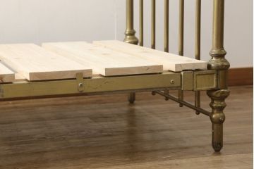 真鍮製ベッドフレームをリペア&カスタム!ベッドの床面サイズに合わせて、新材ですのこを製作。分割できる仕様に。(シングルサイズ)