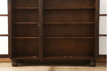 キャビネットをリペア&カスタム!当店の商品を参考に丸脚を取り付け。(食器棚、飾り棚、収納棚、本箱、ブックケース、サイドボード、サイドキャビネット)
