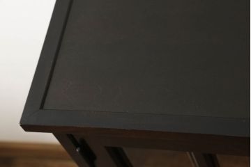 キャビネットをリペア&カスタム!当店の商品を参考に丸脚を取り付け。(食器棚、飾り棚、収納棚、本箱、ブックケース、サイドボード、サイドキャビネット)