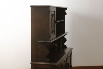 キャビネットをリペア&カスタム!中段右端下に配線用の穴あけ加工。修繕箇所は本体と馴染ませ、現状のお品物に合わせて1トーン程落ち着いた色に着色。(食器棚、カップボード、収納棚、飾り棚、ヴィンテージ)