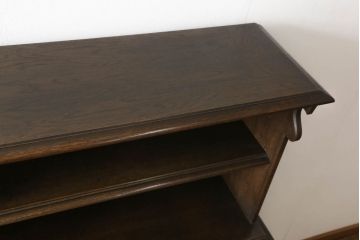 キャビネットをリペア&カスタム!中段右端下に配線用の穴あけ加工。修繕箇所は本体と馴染ませ、現状のお品物に合わせて1トーン程落ち着いた色に着色。(食器棚、カップボード、収納棚、飾り棚、ヴィンテージ)