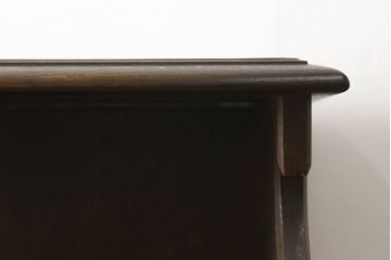 キャビネットをリペア&カスタム!中段右端下に配線用の穴あけ加工。修繕箇所は本体と馴染ませ、現状のお品物に合わせて1トーン程落ち着いた色に着色。(食器棚、カップボード、収納棚、飾り棚、ヴィンテージ)