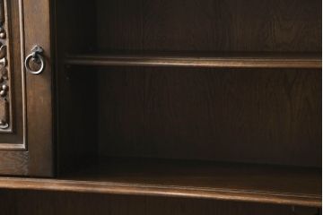 キャビネットをリペア&カスタム!中段右端下に配線用の穴あけ加工。修繕箇所は本体と馴染ませ、現状のお品物に合わせて1トーン程落ち着いた色に着色。(食器棚、カップボード、収納棚、飾り棚、ヴィンテージ)
