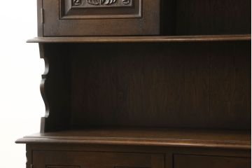 キャビネットをリペア&カスタム!中段右端下に配線用の穴あけ加工。修繕箇所は本体と馴染ませ、現状のお品物に合わせて1トーン程落ち着いた色に着色。(食器棚、カップボード、収納棚、飾り棚、ヴィンテージ)