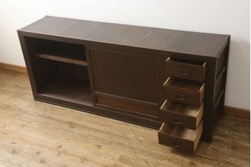 近江水屋箪笥テレビ台をリペア&カスタム!奥行をリサイズし、既存の棚板は取り外しできる仕様に加工。修繕箇所は本体と馴染ませ、現状のお品物に合わせて1トーン程落ち着いた色に着色。(キャビネット、戸棚)