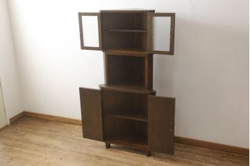 コーナーキャビネットの見た目を変えずに綺麗にリペア!修繕箇所は本体と馴染ませ、現状の品物に合わせて1トーン程落ち着いた色に着色。(コーナーシェルフ、戸棚、収納棚)