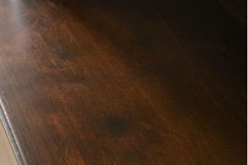 コーナーキャビネットの見た目を変えずに綺麗にリペア!修繕箇所は本体と馴染ませ、現状の品物に合わせて1トーン程落ち着いた色に着色。(コーナーシェルフ、戸棚、収納棚)