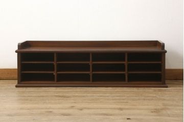 オープンラックをリペア&カスタム!棚板は不足分を新規製作し取り付け、修繕箇所は本体と馴染ませ、現状のお品物に合わせて1トーン程落ち着いた色に着色。(棚、上置棚、ローボード、サイドボード)