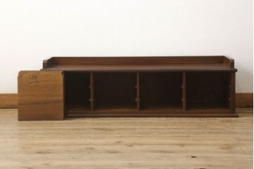 オープンラックをリペア&カスタム!棚板は不足分を新規製作し取り付け、修繕箇所は本体と馴染ませ、現状のお品物に合わせて1トーン程落ち着いた色に着色。(棚、上置棚、ローボード、サイドボード)
