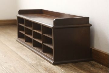 オープンラックをリペア&カスタム!棚板は不足分を新規製作し取り付け、修繕箇所は本体と馴染ませ、現状のお品物に合わせて1トーン程落ち着いた色に着色。(棚、上置棚、ローボード、サイドボード)
