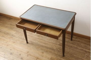 ワークデスクの見た目を変えずに綺麗にリペア!天板のレザートップは革専用のクリーナー・ワックスで仕上げ。修繕箇所は本体と馴染ませ、現状の品物に合わせて1トーン程落ち着いた色に着色。(在宅ワーク、在宅用、カフェテーブル、平机)