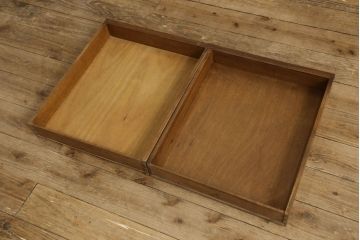 ワークデスクの見た目を変えずに綺麗にリペア!天板のレザートップは革専用のクリーナー・ワックスで仕上げ。修繕箇所は本体と馴染ませ、現状の品物に合わせて1トーン程落ち着いた色に着色。(在宅ワーク、在宅用、カフェテーブル、平机)