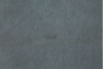 ワークデスクの見た目を変えずに綺麗にリペア!天板のレザートップは革専用のクリーナー・ワックスで仕上げ。修繕箇所は本体と馴染ませ、現状の品物に合わせて1トーン程落ち着いた色に着色。(在宅ワーク、在宅用、カフェテーブル、平机)