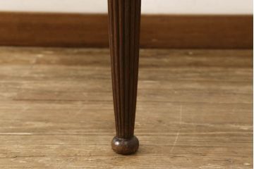 ワークデスクの見た目を変えずに綺麗にリペア!天板のレザートップは革専用のクリーナー・ワックスで仕上げ。修繕箇所は本体と馴染ませ、現状の品物に合わせて1トーン程落ち着いた色に着色。(在宅ワーク、在宅用、カフェテーブル、平机)