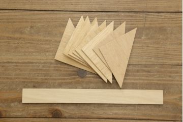 佐渡箪笥をリペア&カスタム!上下段を横に並べて使用できるよう、それぞれ天板・台輪を製作し取り付け。指定の箇所に配線用穴あけ加工。竿通しを取り除いて埋木し、色合わせ。本体は現状の色味を活かし、製作した天板・台輪は本体の色味に合わせて仕上げ。(八幡箪笥、和たんす、収納箪笥、時代箪笥、衣装タンス、引き出し)
