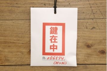 佐渡箪笥をリペア&カスタム!上下段を横に並べて使用できるよう、それぞれ天板・台輪を製作し取り付け。指定の箇所に配線用穴あけ加工。竿通しを取り除いて埋木し、色合わせ。本体は現状の色味を活かし、製作した天板・台輪は本体の色味に合わせて仕上げ。(八幡箪笥、和たんす、収納箪笥、時代箪笥、衣装タンス、引き出し)