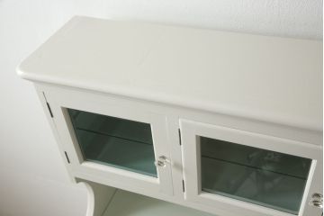 デンタルケースをリペア&カスタム!すりガラス天板を形に合うように新規で製作し取り付け。色味は当店商品を参考にアンティークホワイトにペイント。(ケビントガラスケース、収納棚、戸棚)