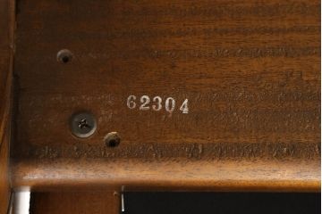 ダイニングチェア4脚をリペア&カスタム!ウレタンスポンジを交換し、希望の生地で座面を張替え。本体は元の木色をベースにキズをなじませて仕上げ。(サイドチェア、椅子、イス)