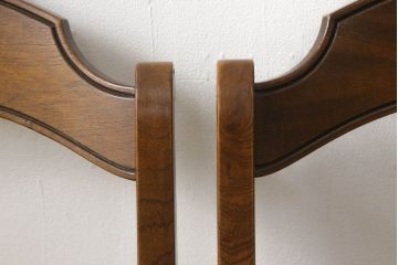 ダイニングチェア4脚をリペア&カスタム!ウレタンスポンジを交換し、希望の生地で座面を張替え。本体は元の木色をベースにキズをなじませて仕上げ。(サイドチェア、椅子、イス)