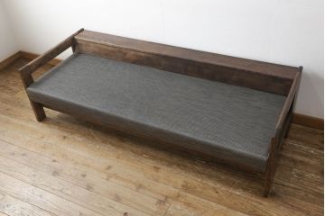 ソファベッドをリペア&カスタム!現状の塗装を剥離、シール剥がし、オイルフィニッシュにて仕上げ。(3人掛けソファ、3P、ソファベンチ、ヴィンテージ)