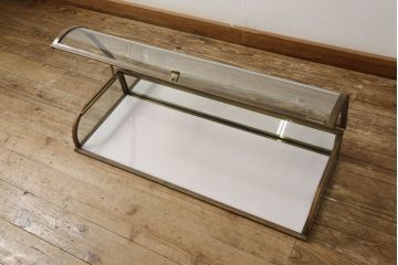 ショーケースをリペア&カスタム!真鍮製のストッパーを当店商品を参考に職人が手作業で製作し取り付け。(ガラスケース、店舗什器)