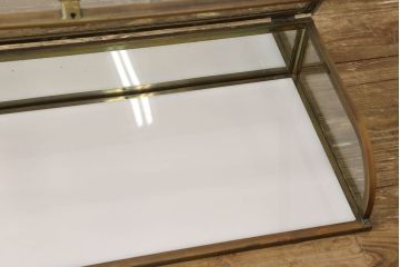 ショーケースをリペア&カスタム!真鍮製のストッパーを当店商品を参考に職人が手作業で製作し取り付け。(ガラスケース、店舗什器)