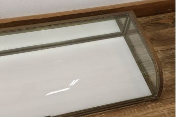 ショーケースをリペア&カスタム!真鍮製のストッパーを当店商品を参考に職人が手作業で製作し取り付け。(ガラスケース、店舗什器)