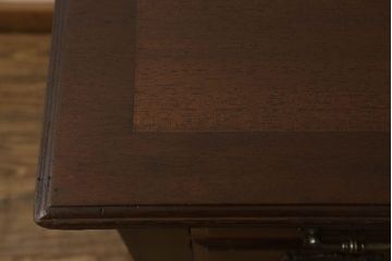ニーホールデスクをリペア&カスタム!天板を新材のマホガニー突板にて交換。本体は現状のお品物に合わせて1トーン程落ち着いた色に着色し、修繕箇所は本体と馴染むように。(両袖机、テーブル、ワークデスク、在宅ワーク、在宅用、作業デスク)