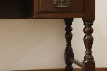 ニーホールデスクをリペア&カスタム!天板を新材のマホガニー突板にて交換。本体は現状のお品物に合わせて1トーン程落ち着いた色に着色し、修繕箇所は本体と馴染むように。(両袖机、テーブル、ワークデスク、在宅ワーク、在宅用、作業デスク)