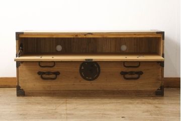 総桐米沢箪笥をリペア&カスタム!内部から天板を補強し、配線用の穴あけ加工。上段1杯フラップダウン加工。本体はクリアワックスで木地色に仕上げ、新材部分は色合わせ。(総桐箪笥、桐たんす、着物タンス、和服タンス、収納箪笥)
