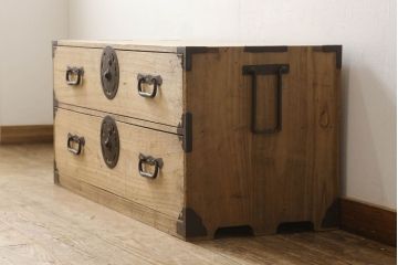 総桐米沢箪笥をリペア&カスタム!内部から天板を補強し、配線用の穴あけ加工。上段1杯フラップダウン加工。本体はクリアワックスで木地色に仕上げ、新材部分は色合わせ。(総桐箪笥、桐たんす、着物タンス、和服タンス、収納箪笥)