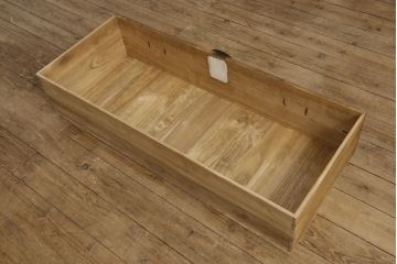 総桐米沢箪笥をリペア&カスタム!内部から天板を補強し、配線用の穴あけ加工。上段1杯フラップダウン加工。本体はクリアワックスで木地色に仕上げ、新材部分は色合わせ。(総桐箪笥、桐たんす、着物タンス、和服タンス、収納箪笥)