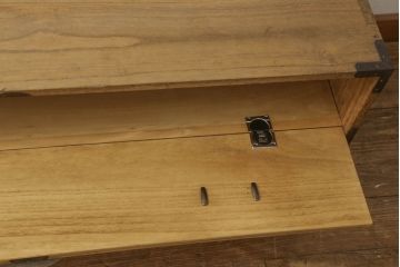 総桐米沢箪笥をリペア&カスタム!内部から天板を補強し、配線用の穴あけ加工。上段1杯フラップダウン加工。本体はクリアワックスで木地色に仕上げ、新材部分は色合わせ。(総桐箪笥、桐たんす、着物タンス、和服タンス、収納箪笥)