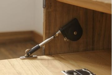 総桐米沢箪笥をリペア&カスタム!内部から天板を補強し、配線用の穴あけ加工。上段1杯フラップダウン加工。本体はクリアワックスで木地色に仕上げ、新材部分は色合わせ。(総桐箪笥、桐たんす、着物タンス、和服タンス、収納箪笥)