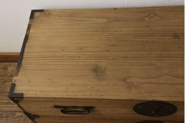 総桐米沢箪笥をリペア&カスタム!内部から天板を補強し、配線用の穴あけ加工。上段1杯フラップダウン加工。本体はクリアワックスで木地色に仕上げ、新材部分は色合わせ。(総桐箪笥、桐たんす、着物タンス、和服タンス、収納箪笥)