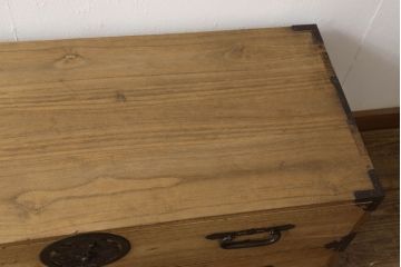 総桐米沢箪笥をリペア&カスタム!内部から天板を補強し、配線用の穴あけ加工。上段1杯フラップダウン加工。本体はクリアワックスで木地色に仕上げ、新材部分は色合わせ。(総桐箪笥、桐たんす、着物タンス、和服タンス、収納箪笥)