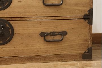 総桐米沢箪笥をリペア&カスタム!内部から天板を補強し、配線用の穴あけ加工。上段1杯フラップダウン加工。本体はクリアワックスで木地色に仕上げ、新材部分は色合わせ。(総桐箪笥、桐たんす、着物タンス、和服タンス、収納箪笥)