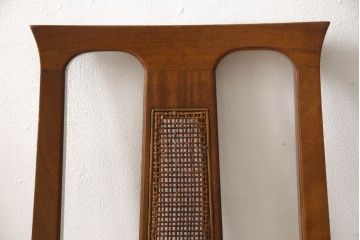 ダイニングチェア2脚をリペア&カスタム!座面の硬さを調整し、デザインが左右対称になるよう座面生地を張りかえ、共布でパイピングを製作し取り付け。籐の部分をできる限り修復。本体は現状の色味を活かして仕上げ。(サイドチェア、椅子、イス)
