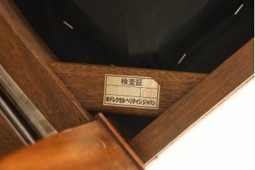 ダイニングチェア2脚をリペア&カスタム!座面の硬さを調整し、デザインが左右対称になるよう座面生地を張りかえ、共布でパイピングを製作し取り付け。籐の部分をできる限り修復。本体は現状の色味を活かして仕上げ。(サイドチェア、椅子、イス)