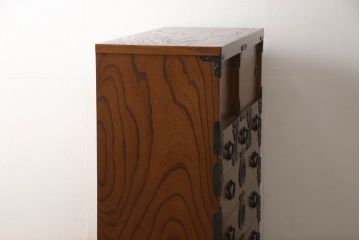 重ね箪笥をリペア&カスタム!天板を裏から補強し、全体のバランスをみて台輪を取り付け。棚・引き出し内部は着色せず、新材を使用する台輪は着色後の本体に合わせて着色。(収納箪笥、衣装箪笥、引き出し、和タンス)