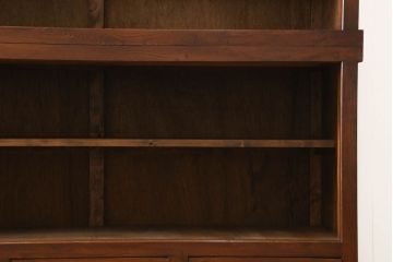重ね収納棚をリペア&カスタム!棚板3枚新規製作し、本体は現状をベースにして1トーン程落ち着いた色味に着色し、修繕箇所は本体と馴染むよう仕上げ。(水屋箪笥、収納箪笥、キャビネット)